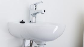2000F612T222 Kolme identtistä kylpyhuonetilaa ja WC