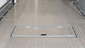 Alumiini turkkilevystä lattia